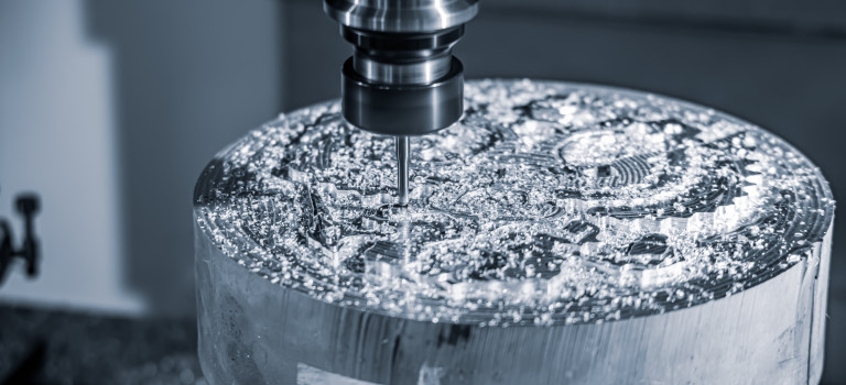 Fresatura CNC o taglio laser: una comparazione tecnica per il tuo progetto